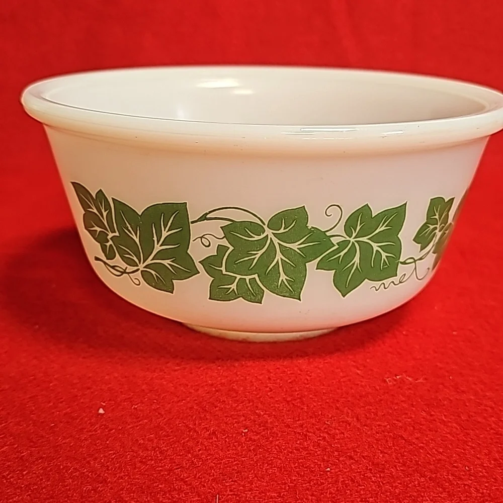 MIXING BOWL  7” VINTAGE Anchor Hocking IVY GREEN LEAVES MILK GLASS